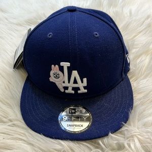 BNWT New Era Line Friends LA Snapback, M-L